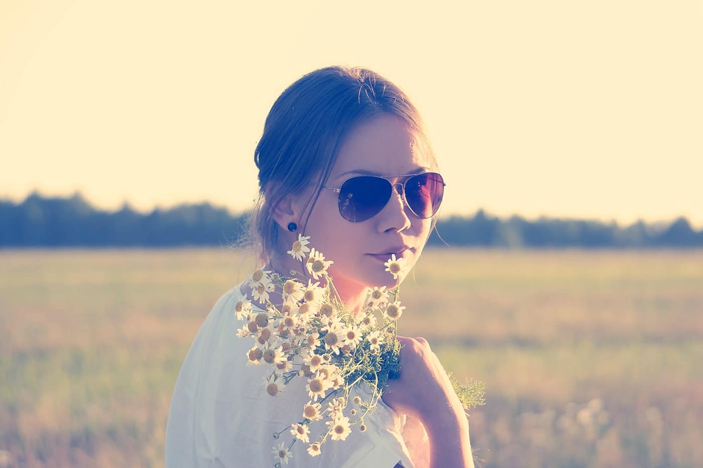 Woman with sunglasses and flowers